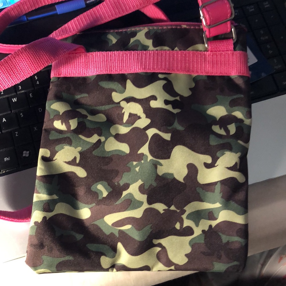 Simply Southern camo cross body - Picture 3 of 3